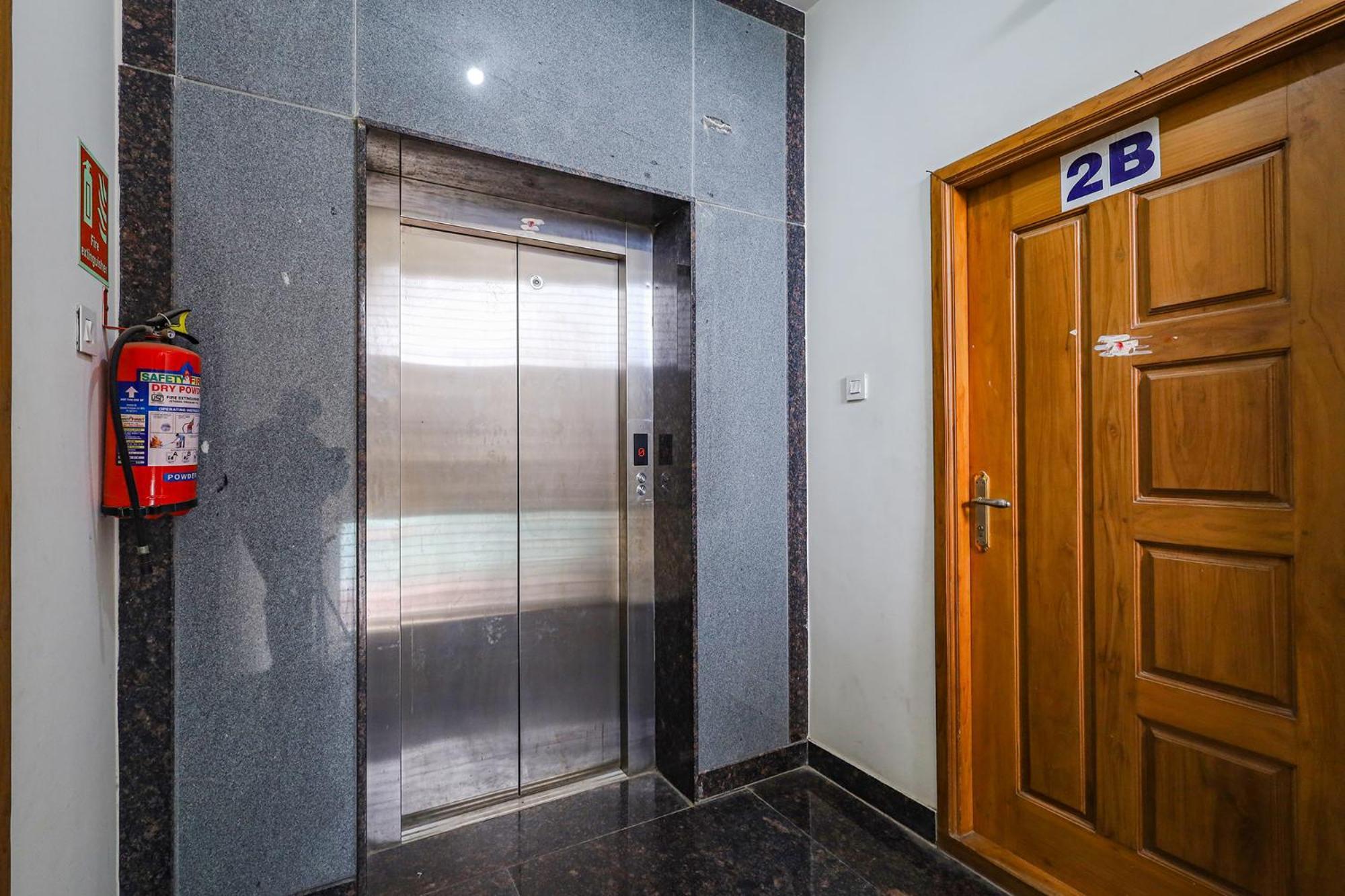 Hotel Fabexpress Fen Breeze Siruseri Exterior foto