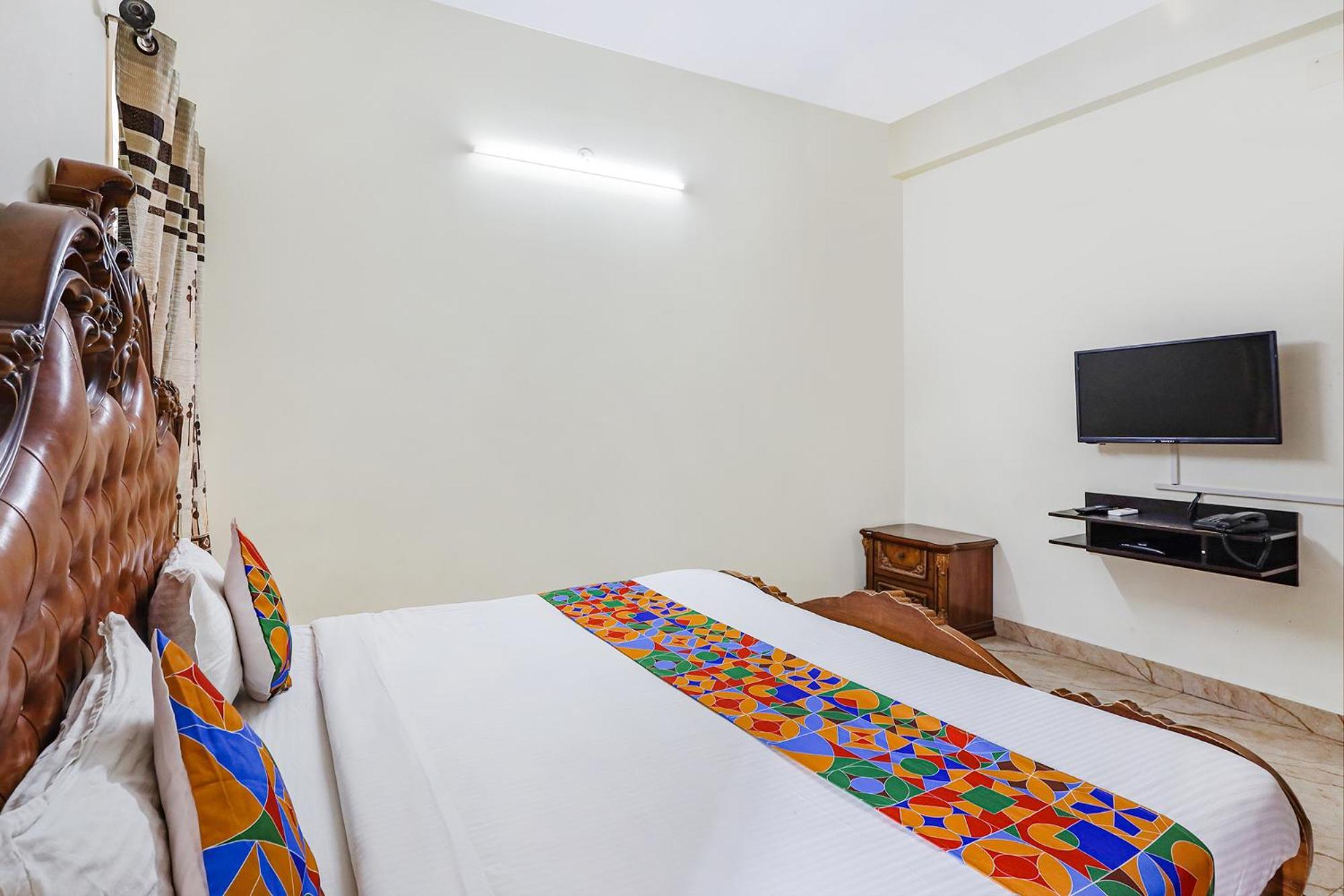 Hotel Fabexpress Fen Breeze Siruseri Exterior foto